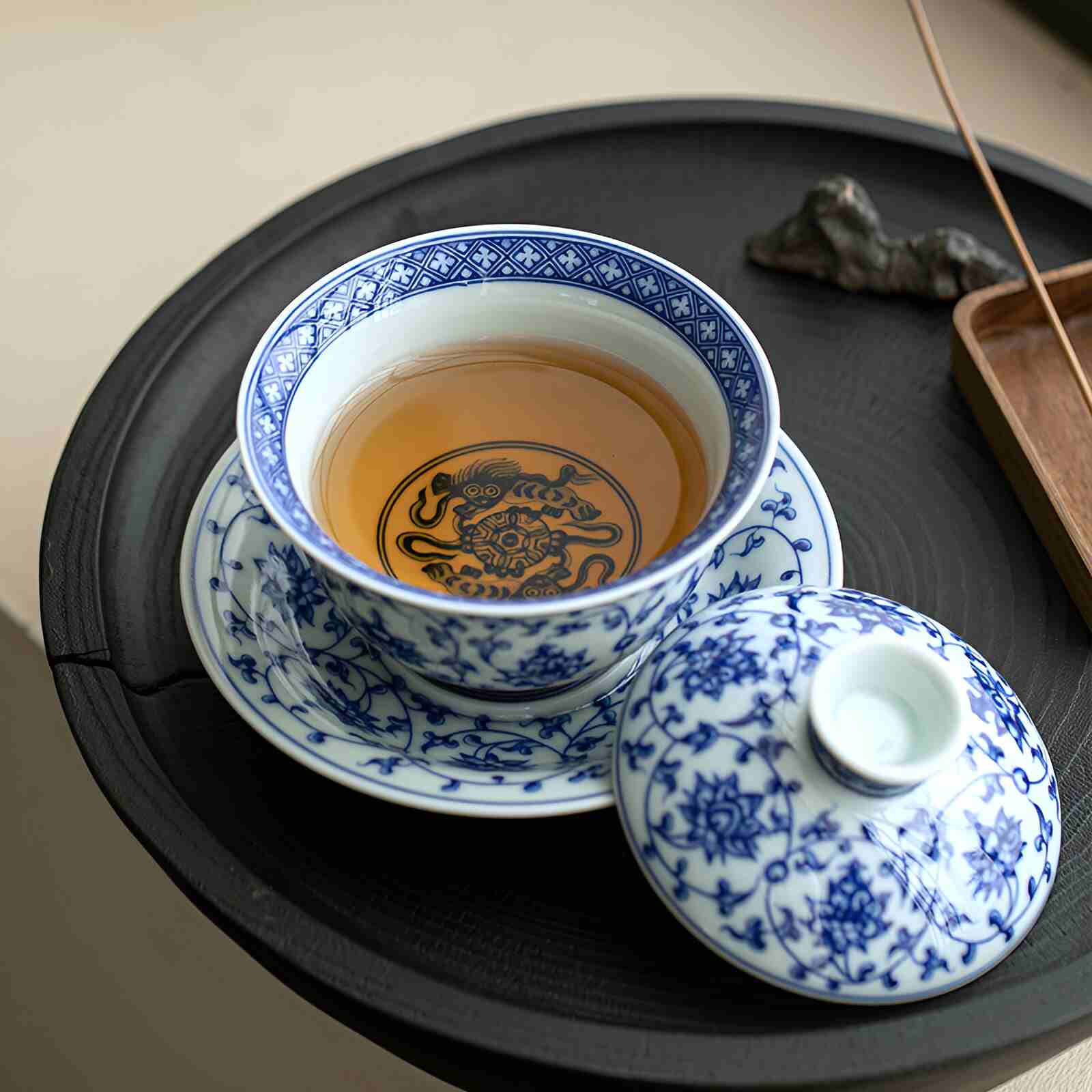 Not all ceramics are called blue and white porcelain