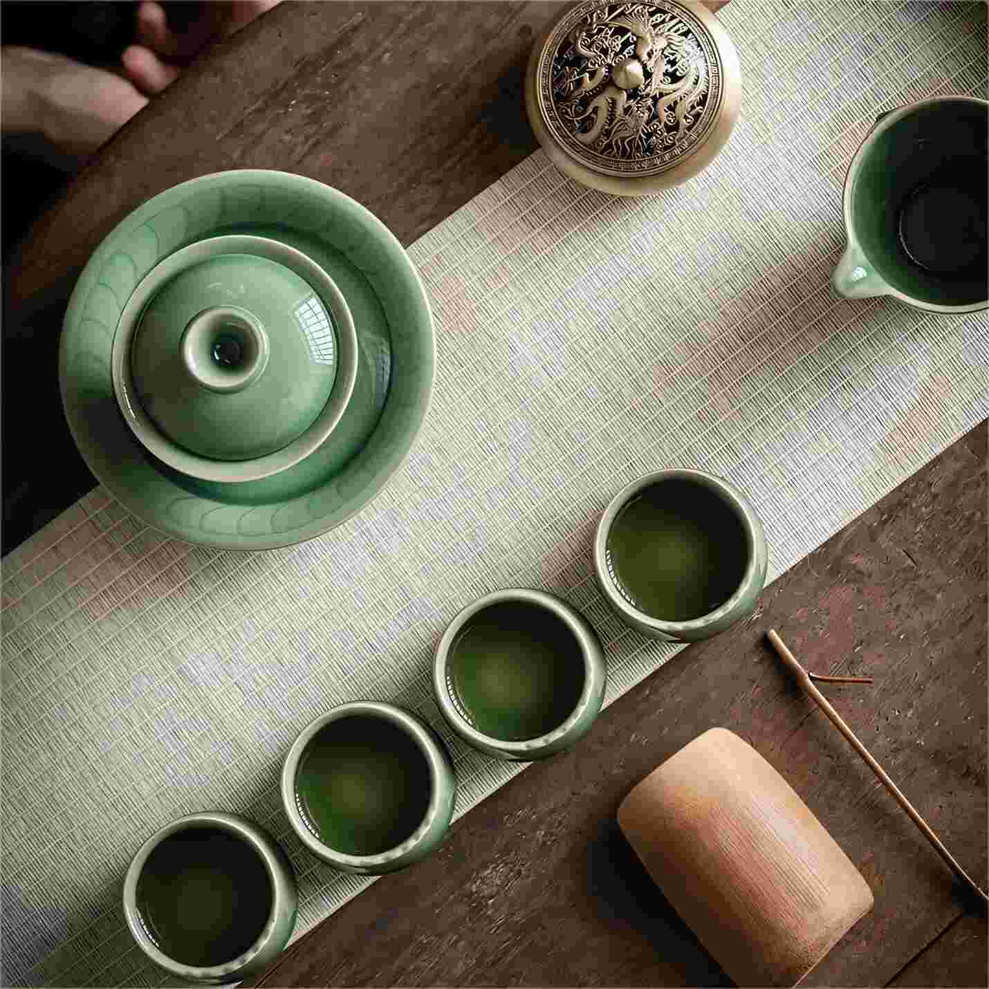 Not all tea cups are made with ceramic Ru kiln craftsmanship