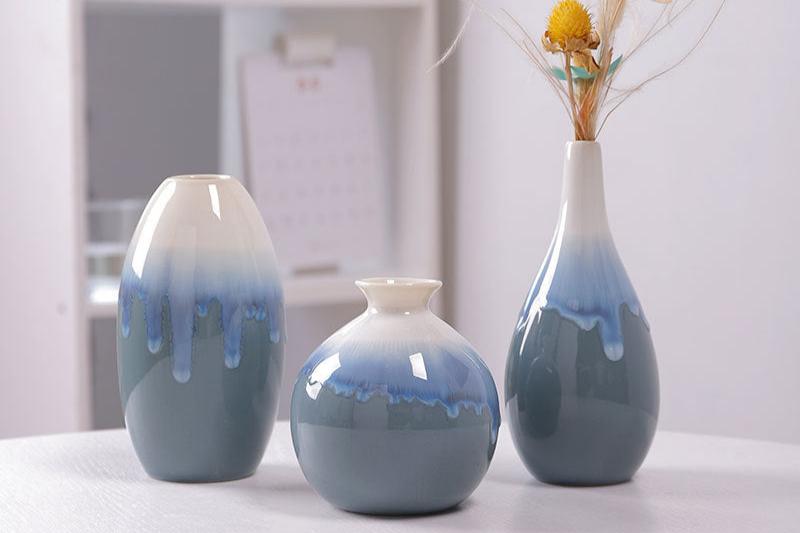 How can I choose the right ceramic vase to decorate my home?